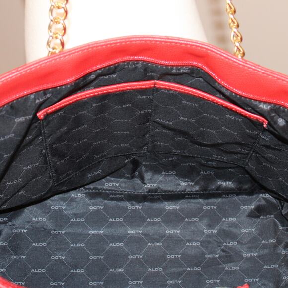 Aldo Large Quilt Pattern Red Tote w/ Gold Chain & Leather Handle - Picture 5 of 11